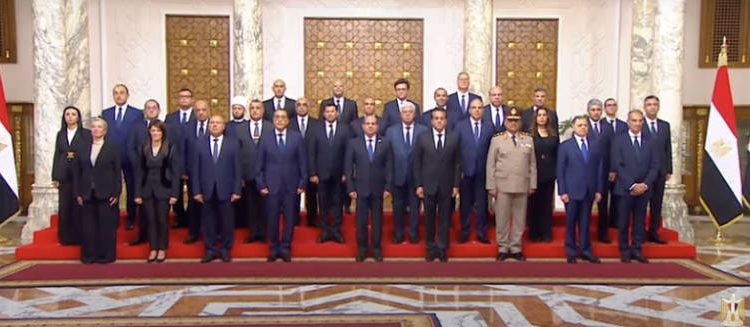 المصريون يعولون على التعديل الوزاري الجديد لتحقيق تنمية ملموسة